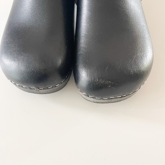 Ecco Clogs - Picture 2 of 12